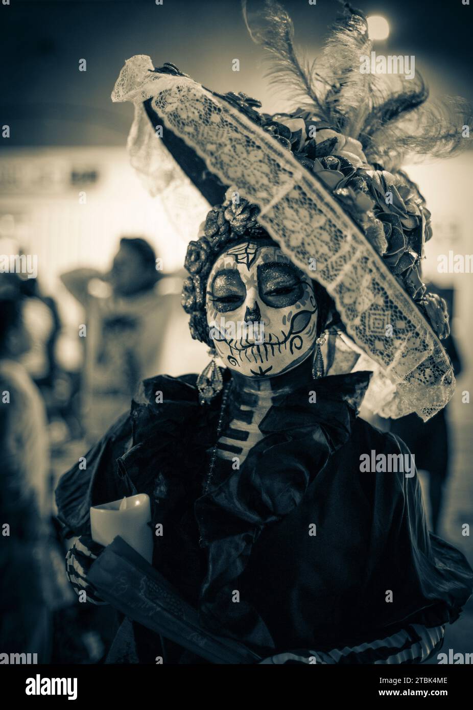 Mexique, Isla Mujures, Une femme vêtue en costume pour célébrer le jour des morts aussi connu sous le nom de dia de los Muertos Banque D'Images