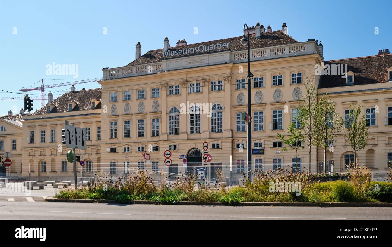 Museumsquartier extérieur du bâtiment dans la capitale autrichienne, pendant la journée. Vienne, Autriche - 26 septembre 2023. Banque D'Images