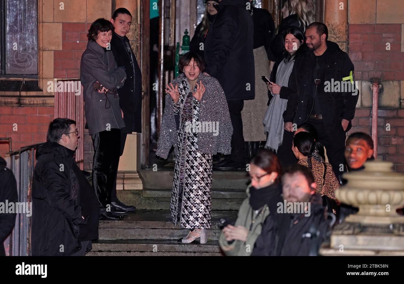 Sakura Ando (au centre) arrive pour le spectacle Chanel Metiers d'Art après la fête aux Victoria Baths à Manchester. Date de la photo : jeudi 7 décembre 2023. Banque D'Images Sakura Ando (au centre) arrive pour le spectacle Chanel Metiers d'Art après la fête aux Victoria Baths à Manchester. Date de la photo : jeudi 7 décembre 2023. Banque D'Images