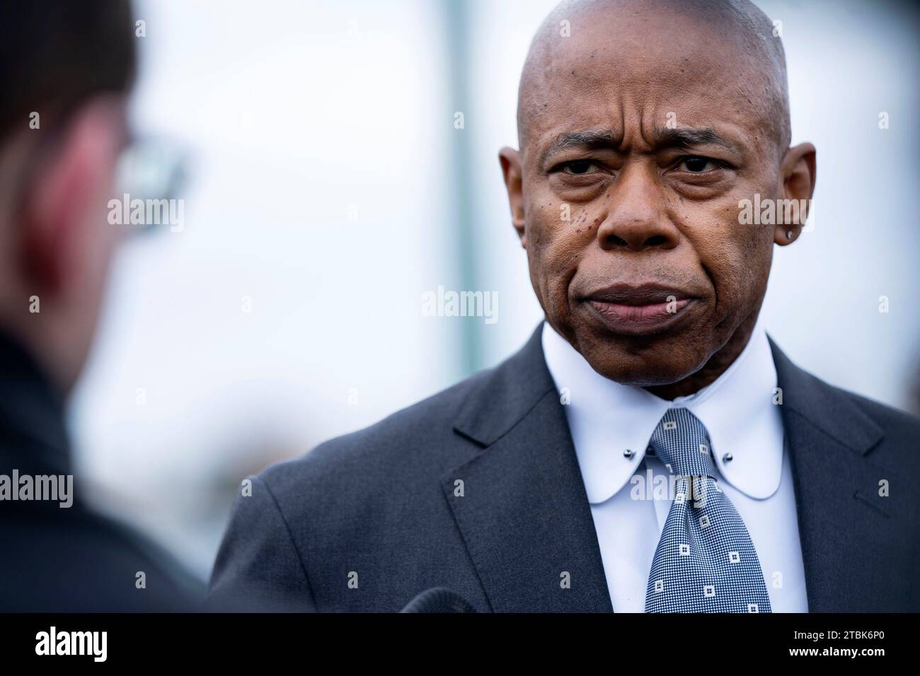 Washington, États-Unis. 07 décembre 2023. Le maire de New York Eric Adams s'entretient avec la presse après avoir rencontré des membres du Congrès pour discuter du financement et du soutien de la crise des migrants à New York au Capitole des États-Unis à Washington, DC, le jeudi 7 décembre 2023. Photo Bonnie Cash/UPI crédit : UPI/Alamy Live News Banque D'Images