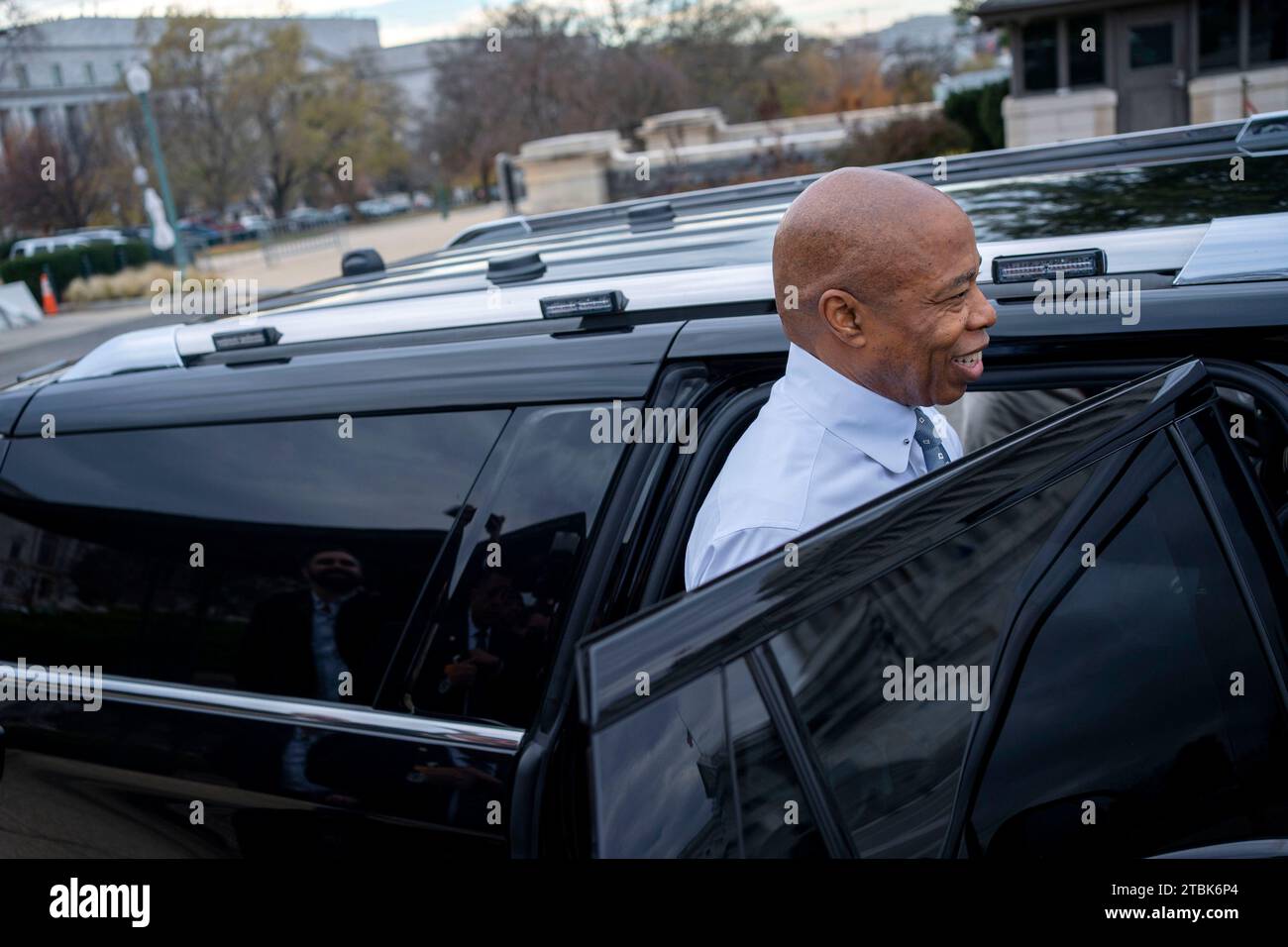 Washington, États-Unis. 07 décembre 2023. Le maire de New York Eric Adams quitte le Capitole des États-Unis après avoir rencontré des membres du Congrès pour discuter du financement et du soutien de la crise des migrants à New York, DC, le jeudi 7 décembre 2023. Photo Bonnie Cash/UPI crédit : UPI/Alamy Live News Banque D'Images