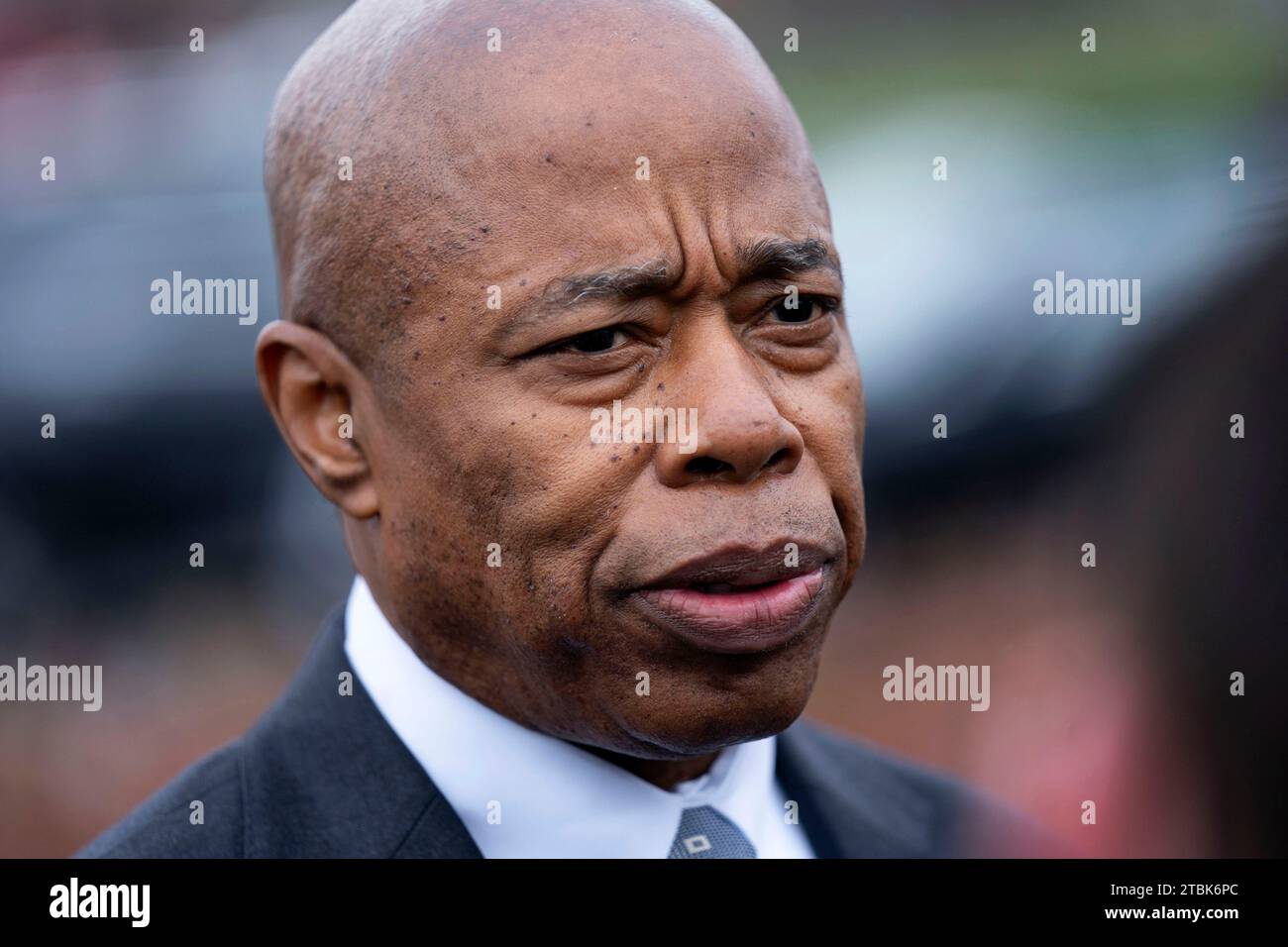 Washington, États-Unis. 07 décembre 2023. Le maire de New York Eric Adams s'entretient avec la presse après avoir rencontré des membres du Congrès pour discuter du financement et du soutien de la crise des migrants à New York au Capitole des États-Unis à Washington, DC, le jeudi 7 décembre 2023. Photo Bonnie Cash/UPI crédit : UPI/Alamy Live News Banque D'Images