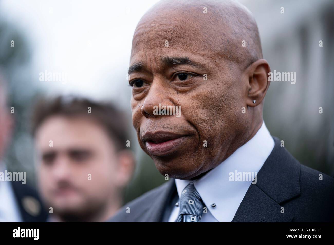 Washington, États-Unis. 07 décembre 2023. Le maire de New York Eric Adams s'entretient avec la presse après avoir rencontré des membres du Congrès pour discuter du financement et du soutien de la crise des migrants à New York au Capitole des États-Unis à Washington, DC, le jeudi 7 décembre 2023. Photo Bonnie Cash/UPI crédit : UPI/Alamy Live News Banque D'Images