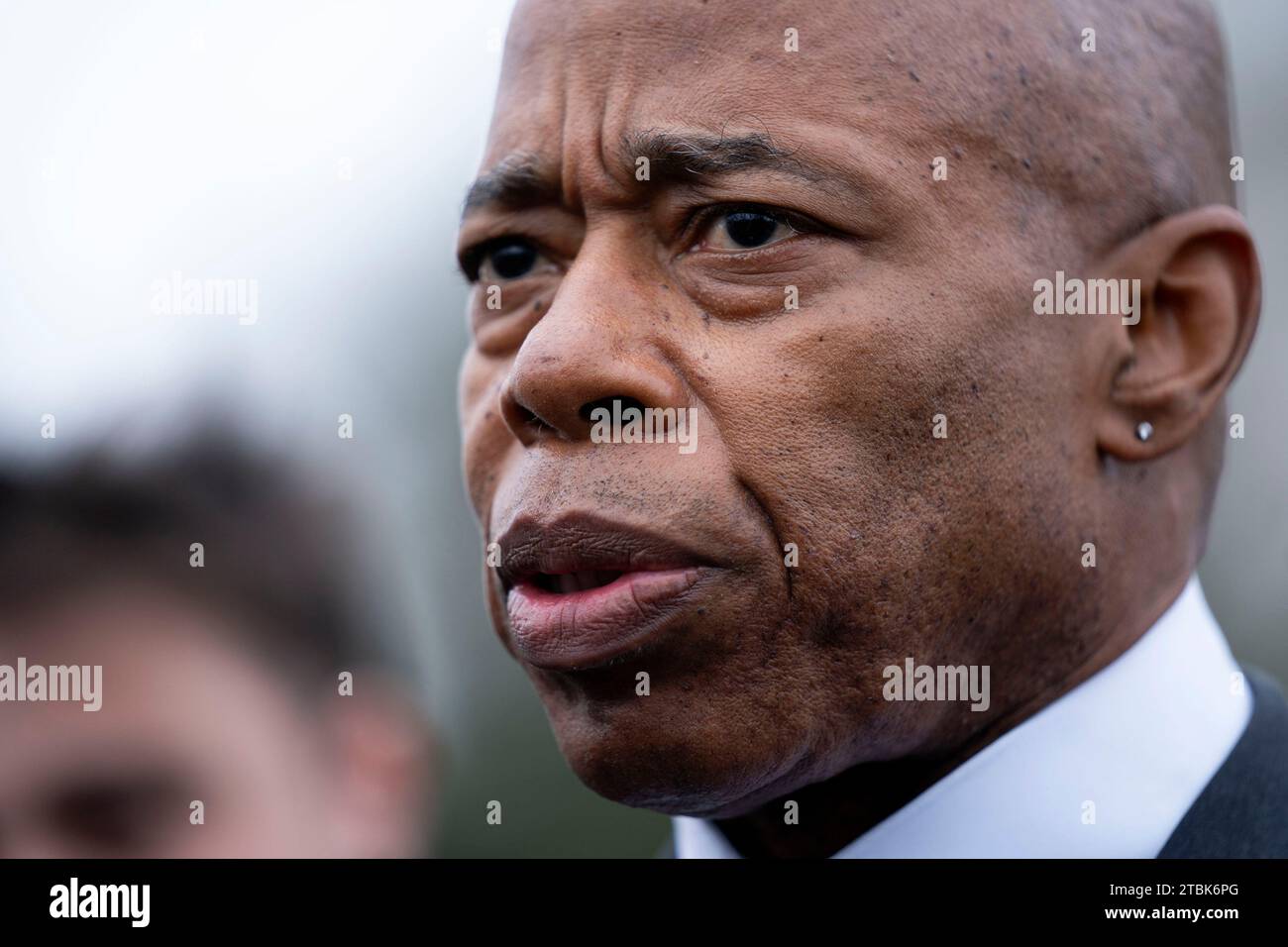 Washington, États-Unis. 07 décembre 2023. Le maire de New York Eric Adams s'entretient avec la presse après avoir rencontré des membres du Congrès pour discuter du financement et du soutien de la crise des migrants à New York au Capitole des États-Unis à Washington, DC, le jeudi 7 décembre 2023. Photo Bonnie Cash/UPI crédit : UPI/Alamy Live News Banque D'Images
