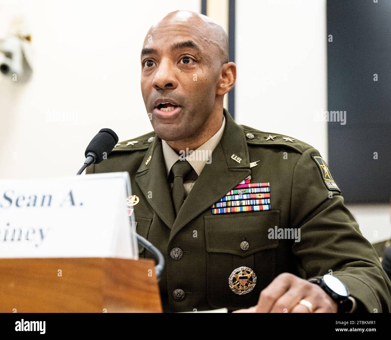 Washington, États-Unis. 07 décembre 2023. Le major-général Sean Gainey, directeur, DAMO-Fires and joint Capabilities, G-3/5/7, s'exprimant lors d'une audience du sous-comité des forces stratégiques du Comité des services armés de la Chambre au Capitole des États-Unis. Crédit : SOPA Images Limited/Alamy Live News Banque D'Images