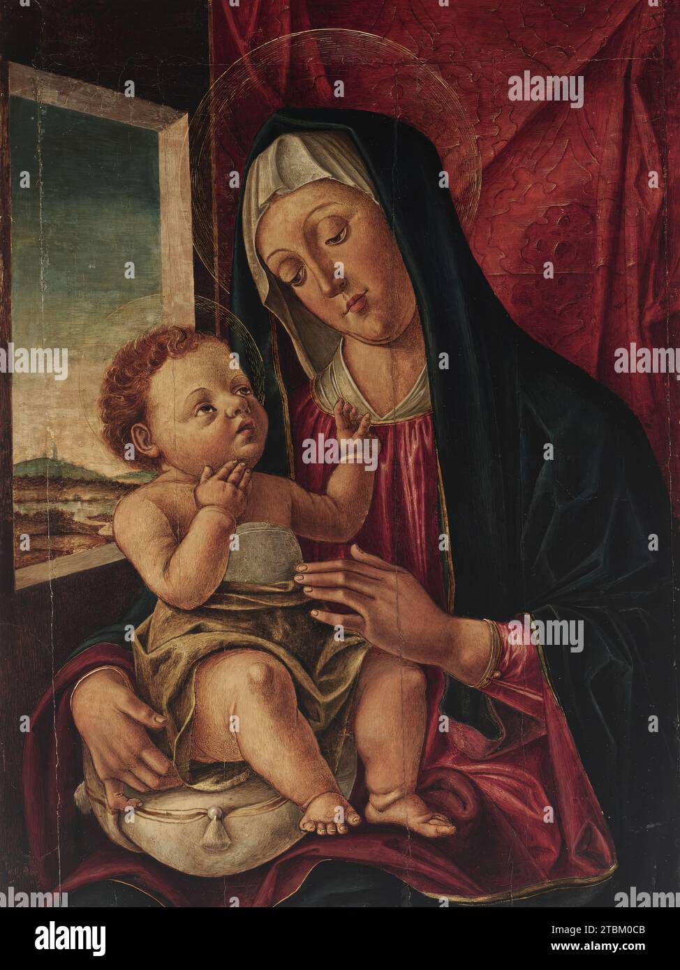 Madonna et enfant, c1485. Dans cette représentation d'un moment tendre entre Marie et l'enfant Christ, les qualités humaines des personnages sont soulignées, avec une attention particulière portée à rendre leur chair souple et à communiquer leur relation intime au moyen de regards échangés. La fenêtre de gauche, ouvrant sur un paysage lointain, est un motif dérivé de la peinture flamande contemporaine. Le rideau rouge profond orné d'or suspendu derrière la Madone fonctionne comme un tissu d'honneur indiquant son statut de Reine du ciel. Banque D'Images