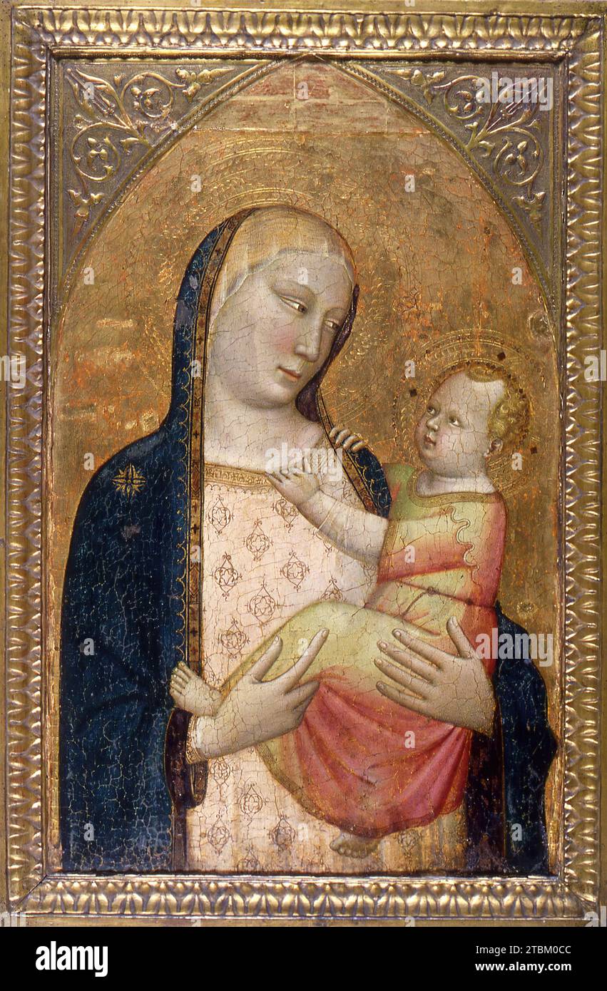 Madonna et enfant, 1345-1349. Chef d'un grand atelier, Bernardo Daddi fut l'un des peintres les plus prolifiques de Florence du 14e siècle. Cette œuvre est le panneau central d'un polyptyque, ou retable à plusieurs panneaux, et aurait été flanquée d'images de saints. Le peintre a donné à la Vierge à l'enfant une présence physique et tridimensionnelle en faisant disparaître leurs doigts derrière le tissu de leurs vêtements. Le bras droit du Christ s'étend également derrière l'épaule gauche de la Vierge. La décoration linéaire découpée dans les halos et l'utilisation minimale de poinçonnage dans le sol doré est typique de l'ap florentin Banque D'Images
