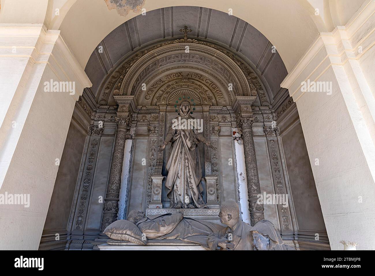 Sculptures sur le lit de mort du défunt, cimetière monumental, Cimitero monumentale di Staglieno), Gênes, Italie Banque D'Images