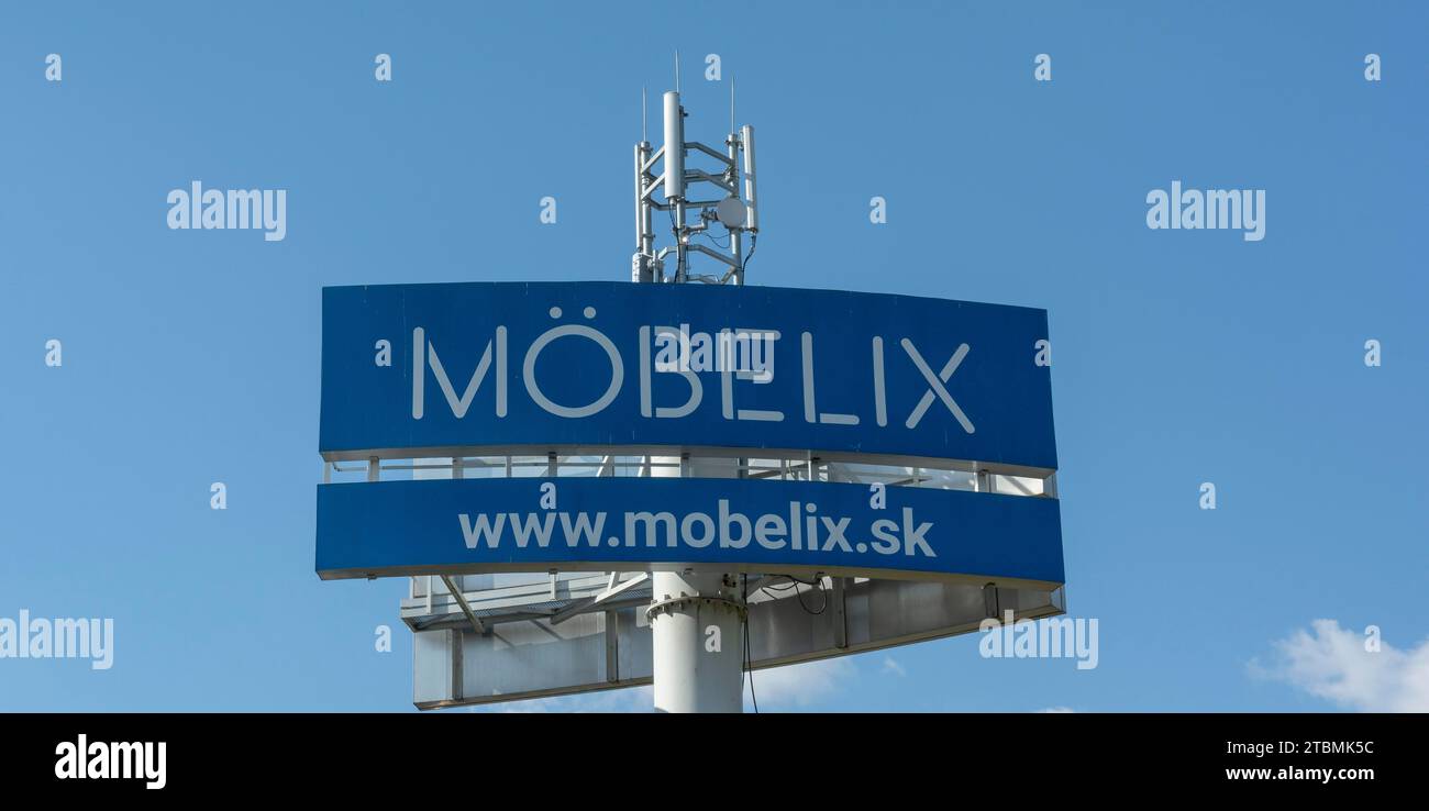 Levice, Slovaquie, 26 juin 2022 : Mobelix. Chaîne autrichienne de magasins de meubles. L'un des plus grands détaillants de meubles et accessoires pour la maison Banque D'Images