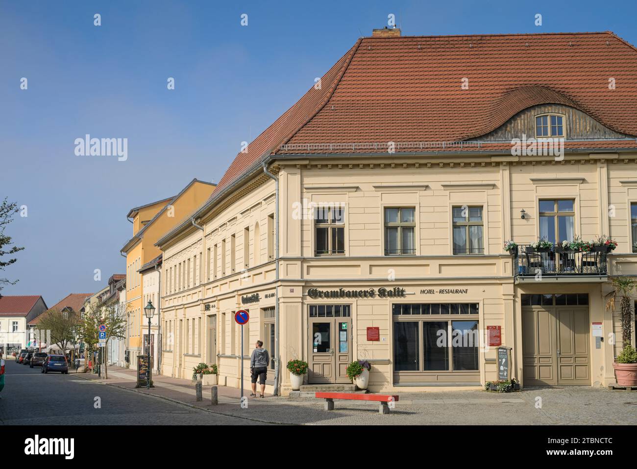 Straßenszene, Altbauten, Hotel Grambauers Kalit, Rosenstraße, Hoher Steinweg, Altstadt, Angermünde, Brandenburg, Deutschland Banque D'Images