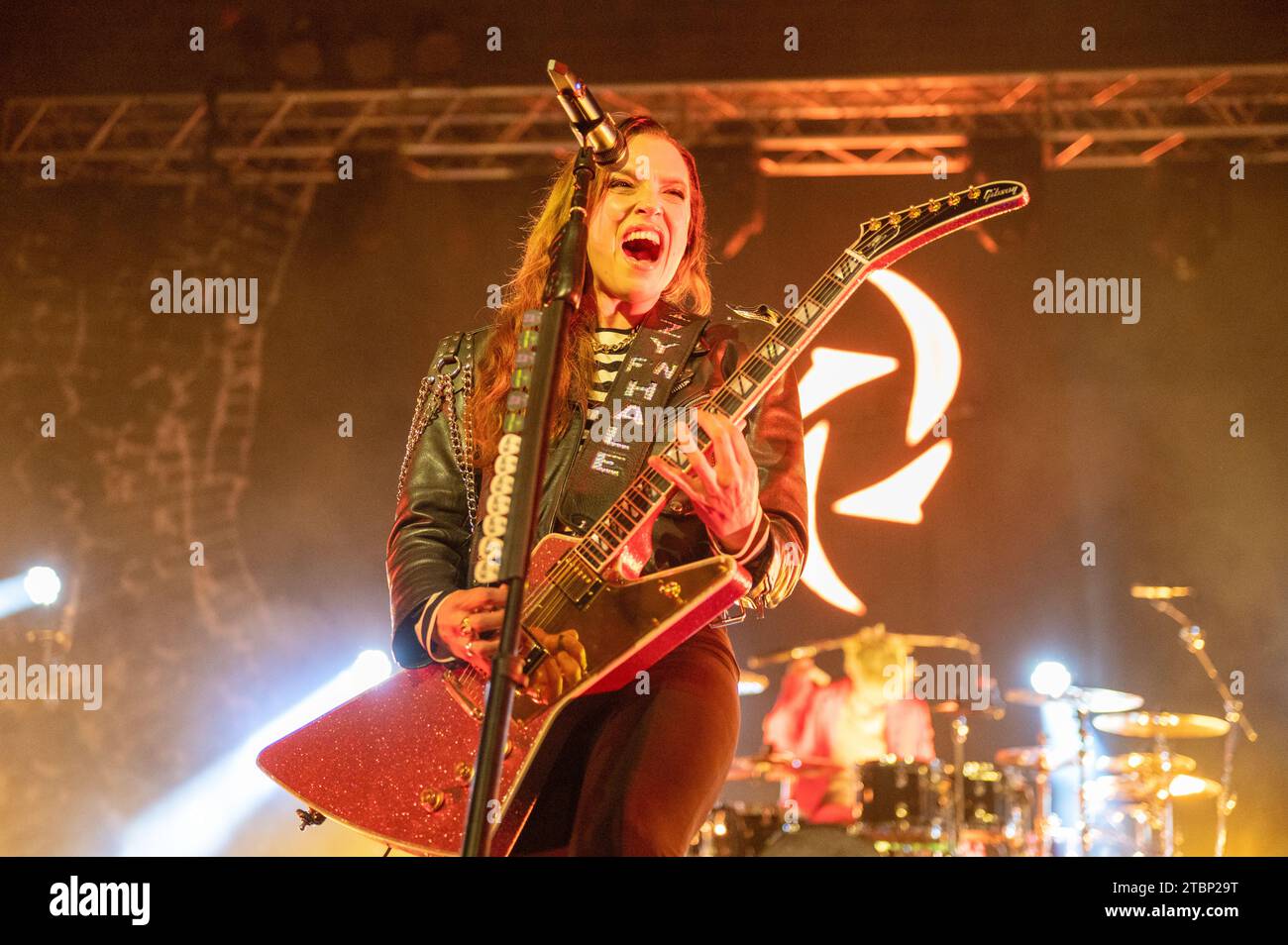 28 novembre 2023 : Lzzy Hale de Halestorm se produit à Milan, en Italie Banque D'Images