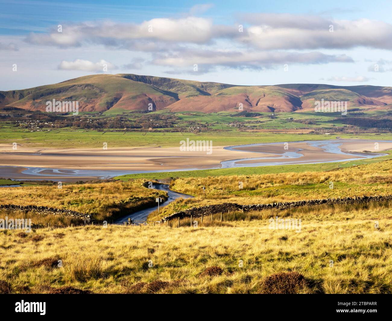 Black Combe au-dessus de l'estuaire de Duddon, Cumbria, Royaume-Uni. Banque D'Images