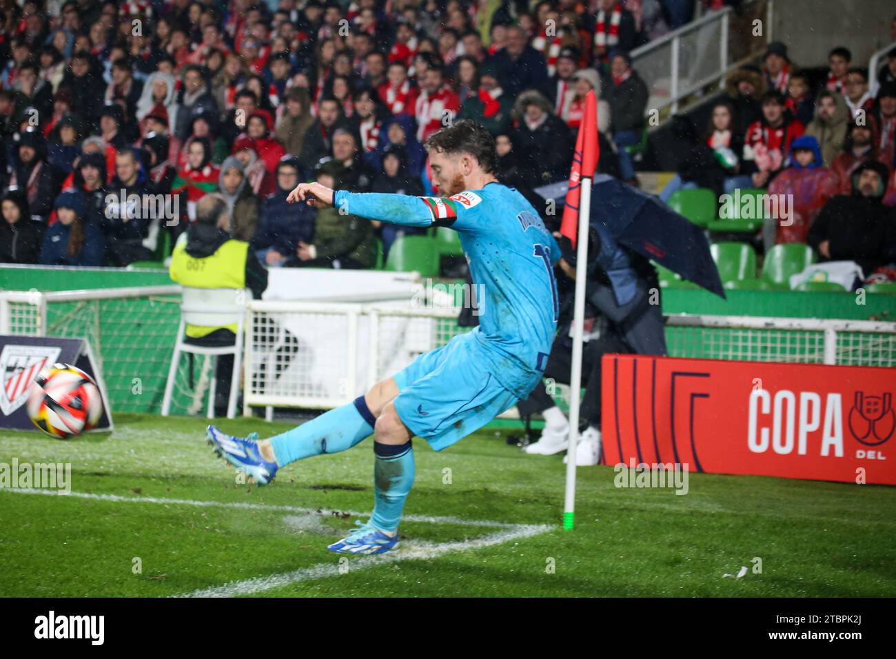 Santander, Cantabrie, Espagne. 7 décembre 2023. Santander, Espagne, le 07 décembre 2023 : le joueur de l'Athletic Club, Iker Muniain (10 ans), prend un Corner lors du deuxième tour de la SM El Rey Cup 2023-24 entre CD Cayon et Athletic Club, le 07 2023 décembre, sur les terrains de sport El Sardinero, à Santander, Espagne. (Image de crédit : © Alberto Brevers/Pacific Press via ZUMA Press Wire) USAGE ÉDITORIAL SEULEMENT! Non destiné à UN USAGE commercial ! Banque D'Images