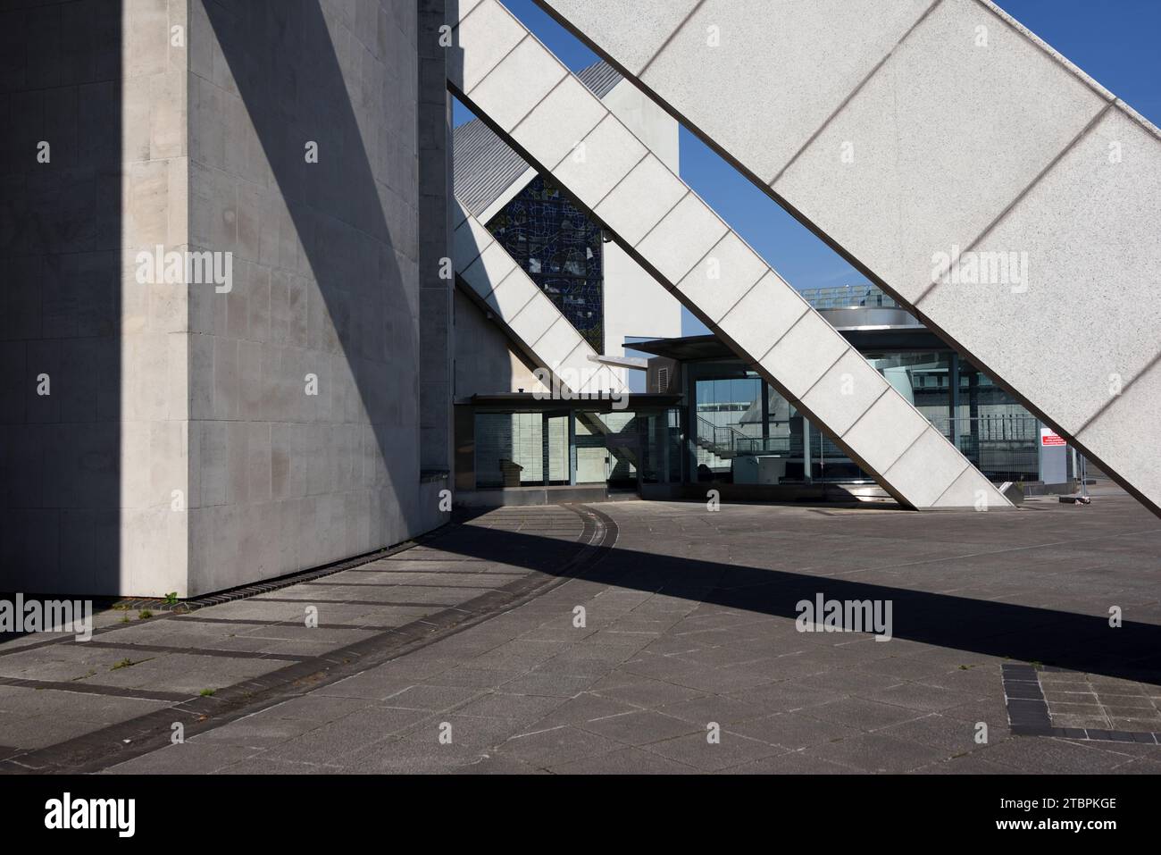 Contreforts volants en béton Clad à Portland Pierre de la cathédrale métropolitaine de Liverpool (1962-1967) par Frederick Gibberd Liverpool Banque D'Images