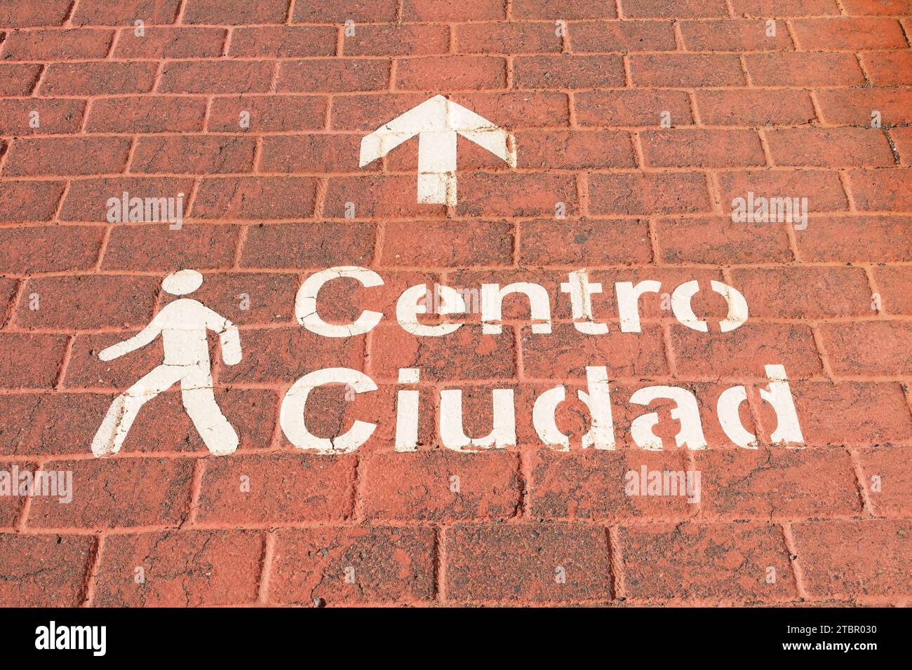 Directions pour le centre-ville peint sur un chemin pavé de blocs. Centro Cuidad. Arrecife, Lanzarote, Las Palmas, Espagne Banque D'Images