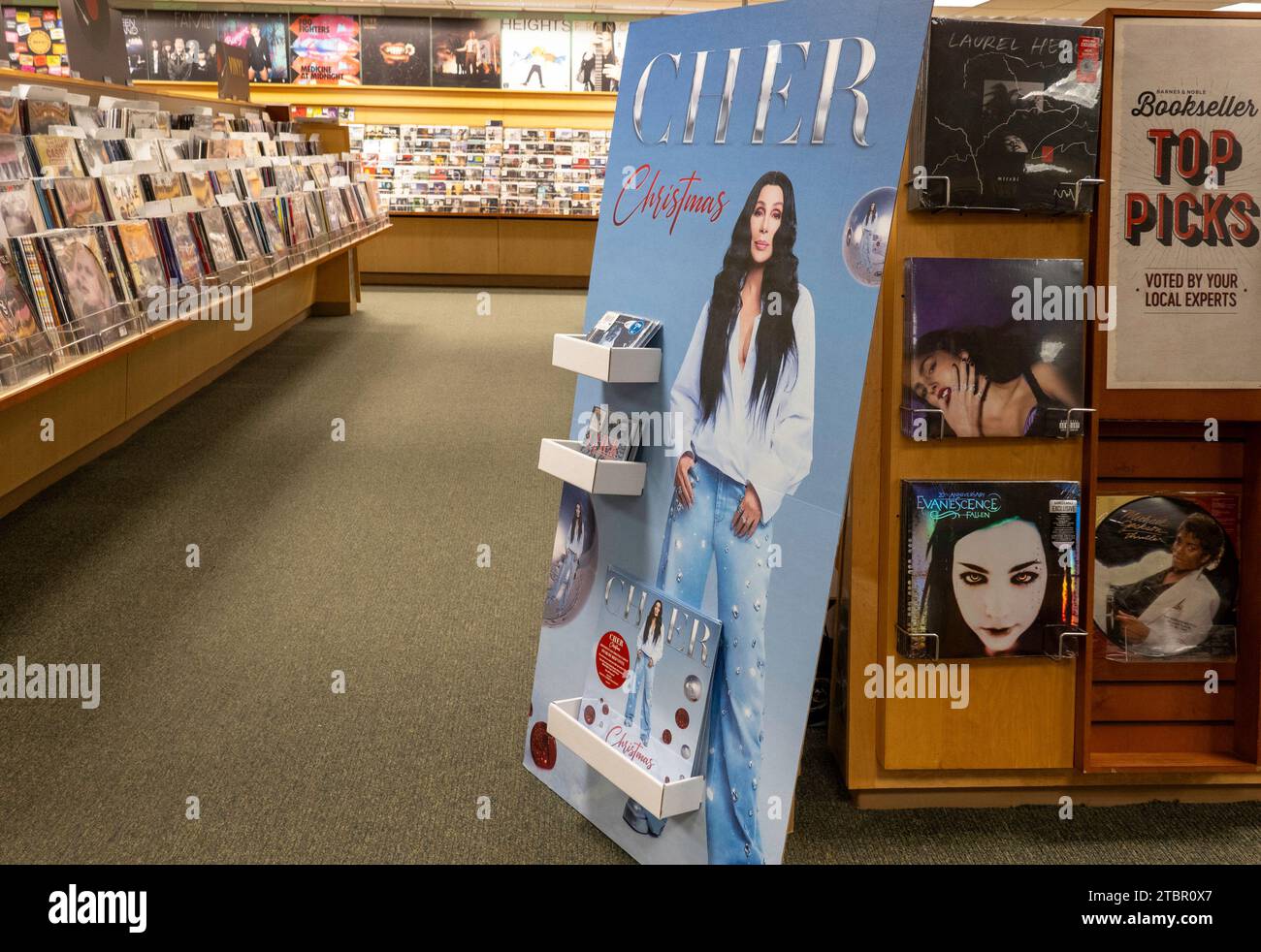 Barnes & Noble Booksellers sur la Cinquième Avenue à New York City a un grand choix de musique, USA 2023 Banque D'Images