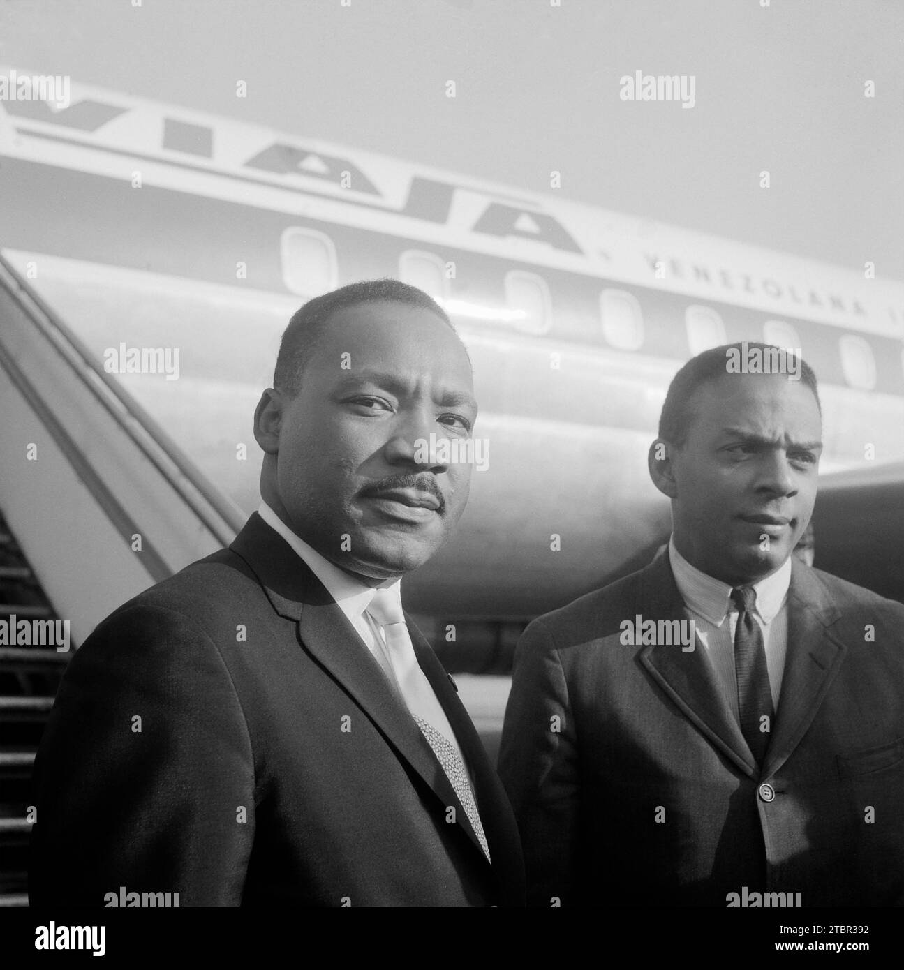 Révérend Martin Luther King à l'aéroport Schiphol, Amsterdam, pays-Bas le 15 août 1964. King est venu aux pays-Bas pour juste une journée pour prendre par Banque D'Images