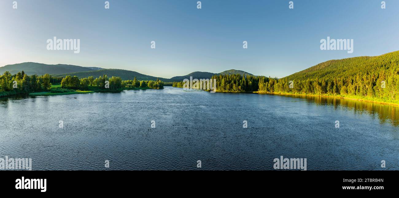 Rivière à saumon Namsen à Namdalen en Norvège Banque D'Images