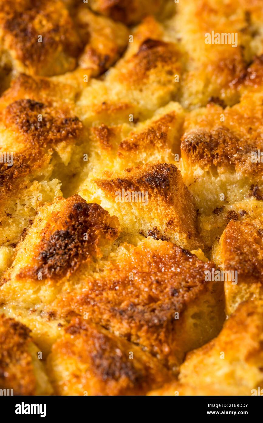 Pudding de pain sucré maison prêt pour le petit déjeuner Banque D'Images