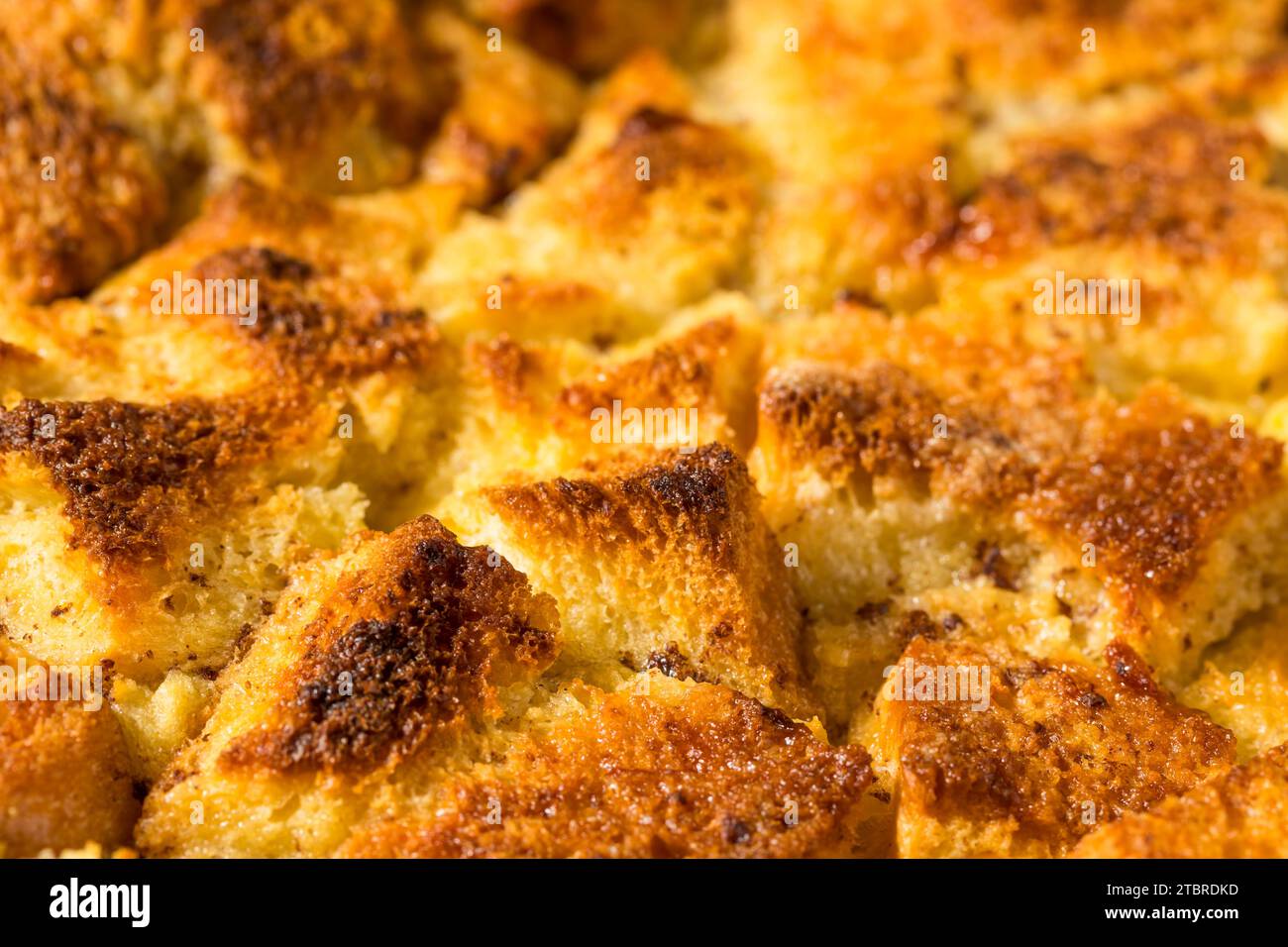 Pudding de pain sucré maison prêt pour le petit déjeuner Banque D'Images
