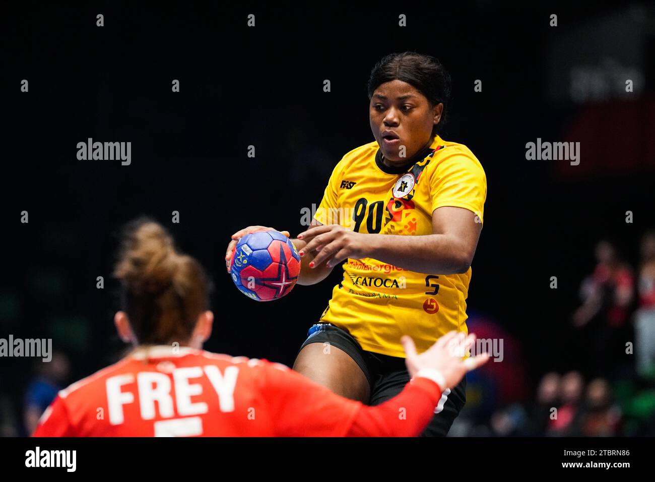 Trondheim 20231208.Isabel Evelize Wangimba Guialo lors du match de coupe du monde dans le tour principal entre l'Autriche et l'Angola à Trondheim Spektrum. Photo : Beate Oma Dahle / NTB Banque D'Images