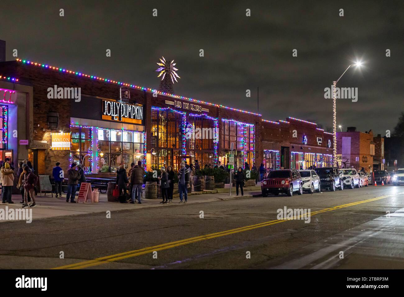 Detroit, Michigan - le Jolly Pumpkin, un restaurant et une brasserie, Third Man Records, et d'autres magasins du centre-ville de Detroit, décorés pour les fêtes. Banque D'Images