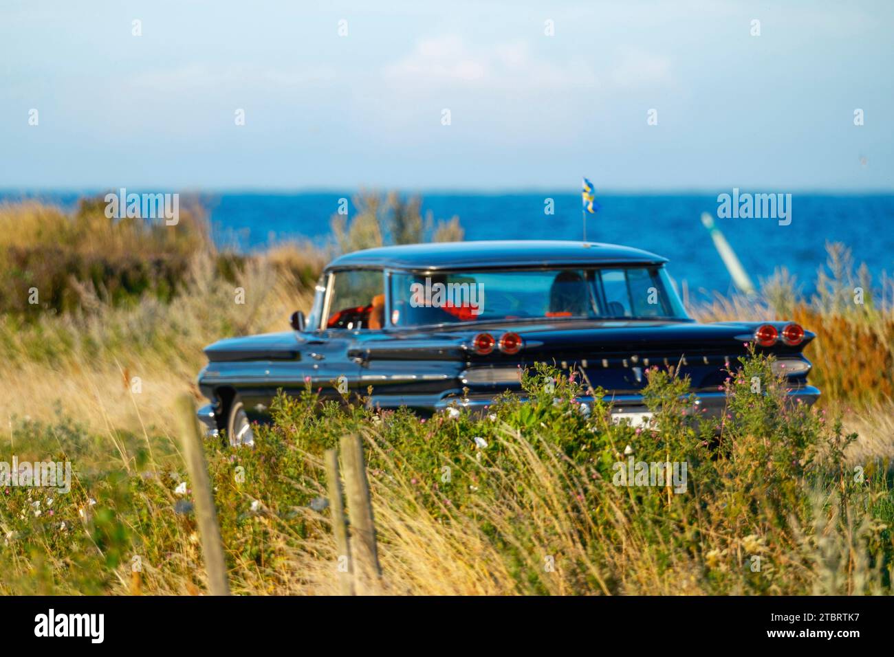 Croiseur routier américain sur la route côtière, Öland, Suède Banque D'Images