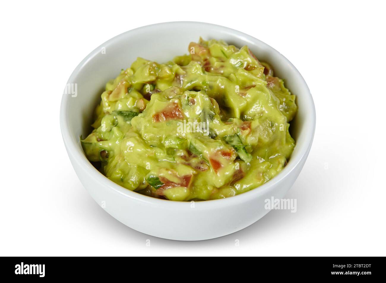Guacamole Chunky frais dans un bol en céramique blanche, gros plan Banque D'Images