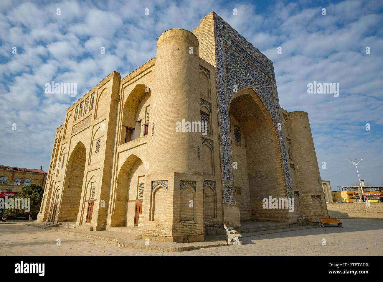 Boukhara, Ouzbékistan - 8 décembre 2023 : le Nadir Divanbegi Khanaka, également connu sous le nom de Nodir Devonbegi Tekke, est une ancienne loge soufie dans le centre de Boukhara Banque D'Images