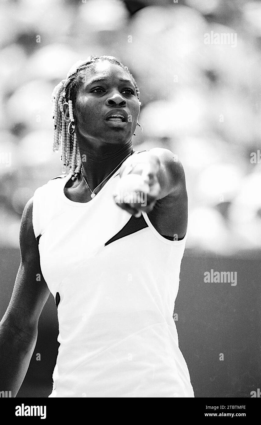 Serena Williams (USA) ompeting en simple féminin à l'US Open de tennis 1998. Banque D'Images