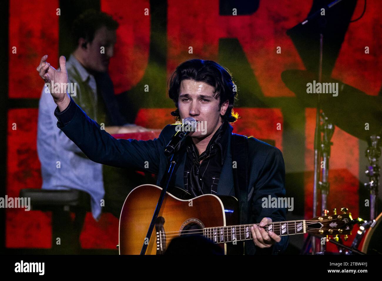 Drake Milligan, artiste de musique country et finaliste de America's Got Talent 2022, se produit au Cook County Saloon à Edmonton. Banque D'Images