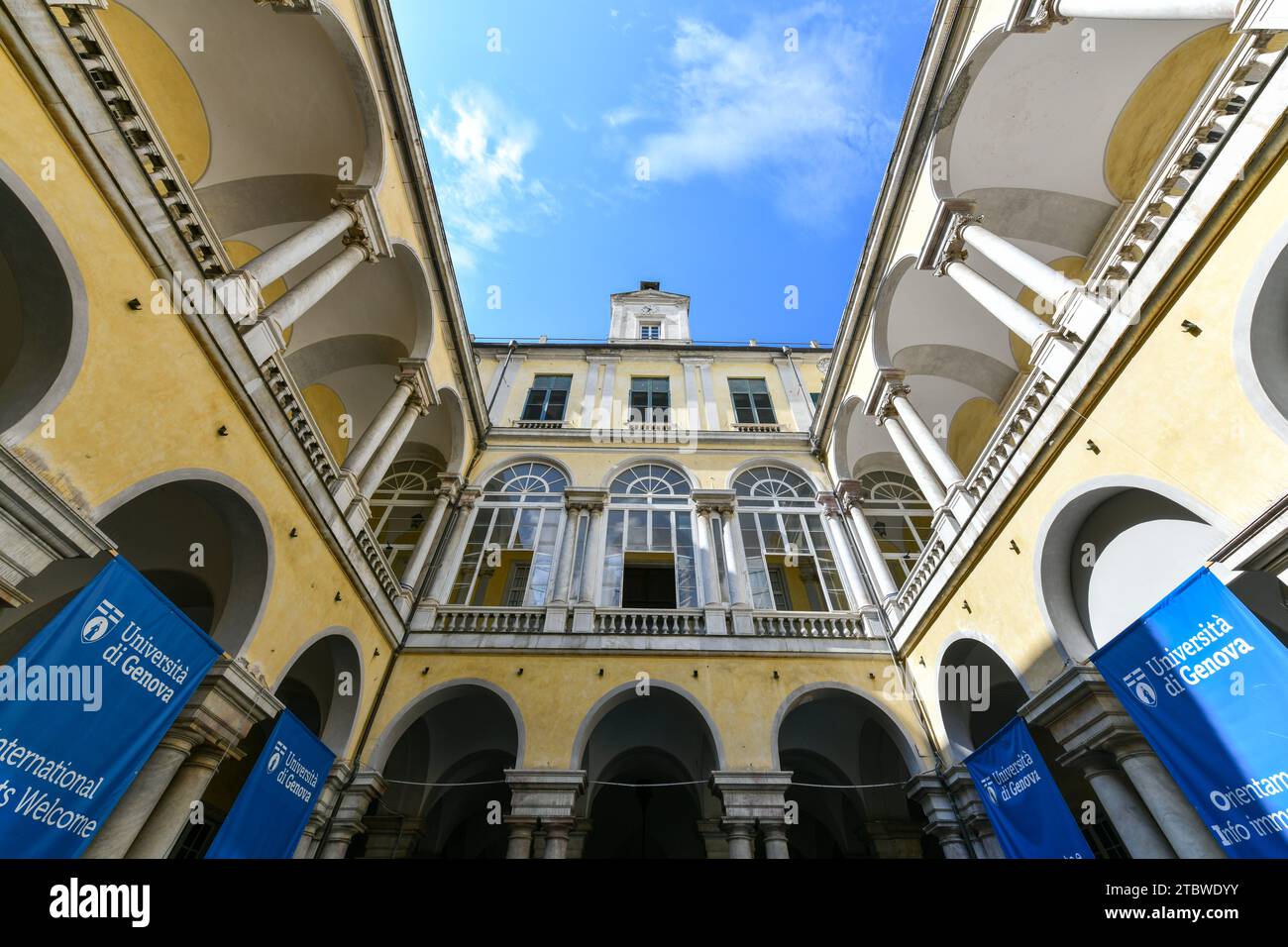 Gênes, Italie - 29 juillet 2022 : l'Université de Gênes ou Unige intérieur, c'est l'une des plus grandes universités en Italie. Banque D'Images
