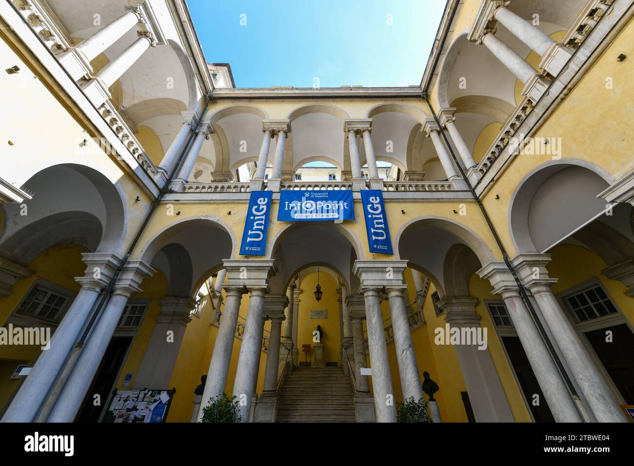 Gênes, Italie - 29 juillet 2022 : l'Université de Gênes ou Unige intérieur, c'est l'une des plus grandes universités en Italie. Banque D'Images