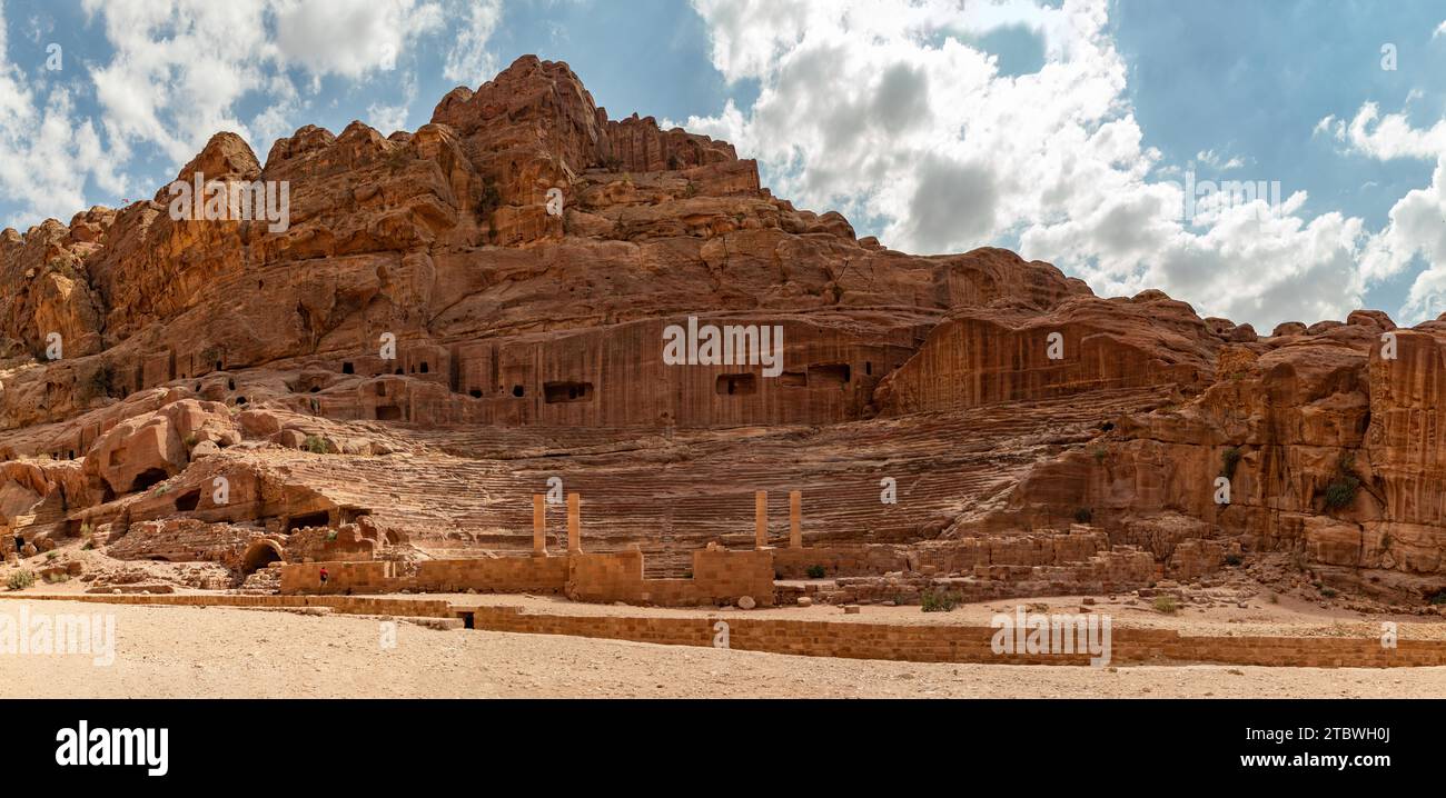 Une image panoramique du Théâtre de Petra Banque D'Images