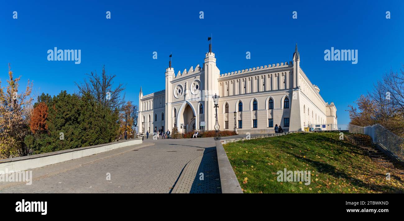 Une image du château de Lublin vu du pont piétonnier qui y mène Banque D'Images