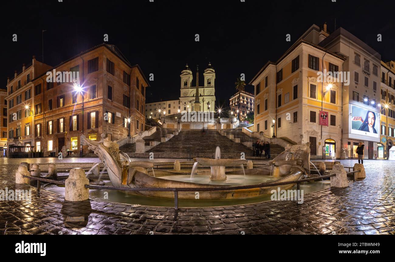 Une photo de la place d'Espagne et de la Fontana della Barcaccia la nuit Banque D'Images