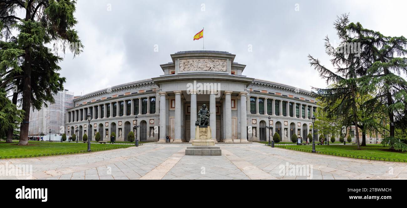 Une image panoramique de la façade du Museo Nacional del Prado Banque D'Images