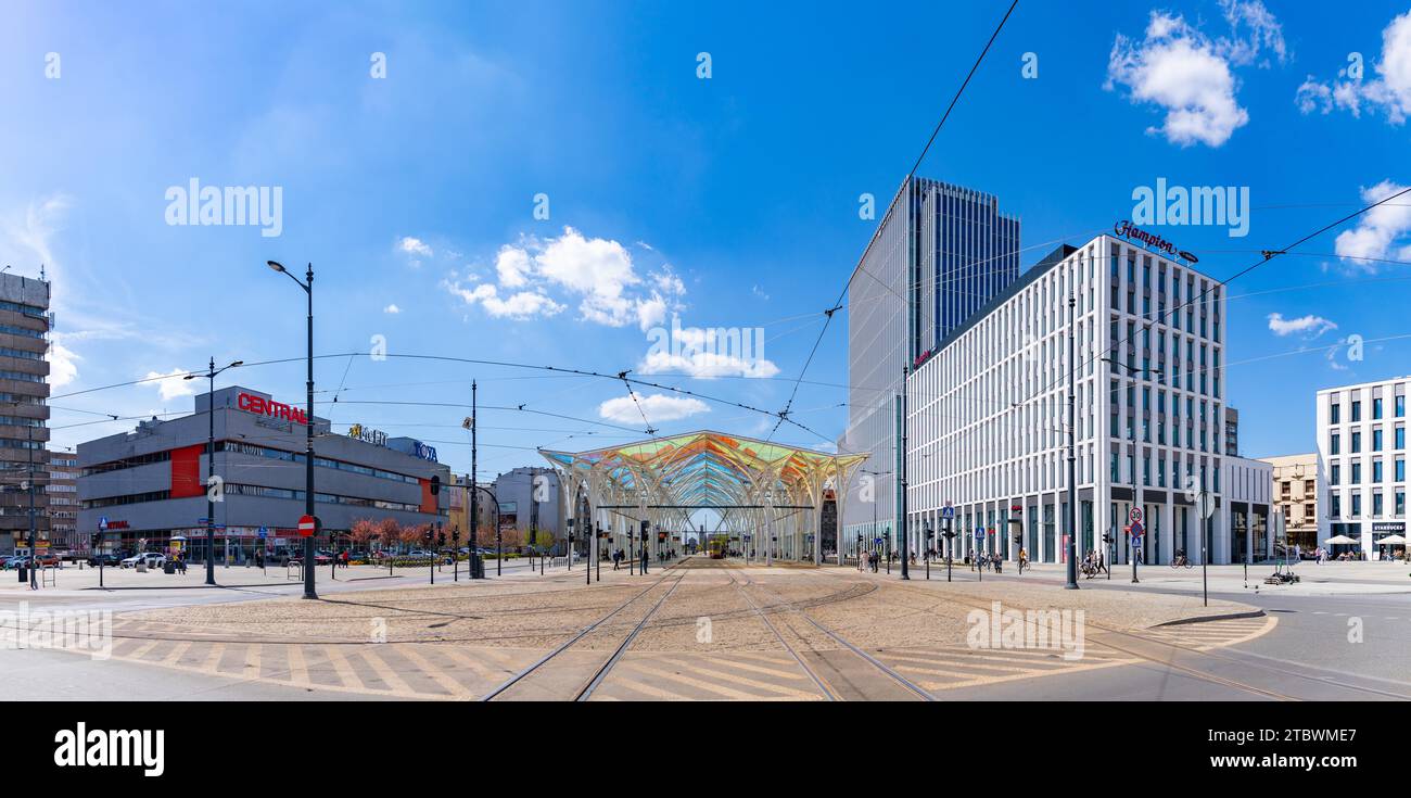 Une image de la colorée Unicorn stable, ou Piotrkowska Centrum station de tram, et les bâtiments environnants, dans ?od? Banque D'Images