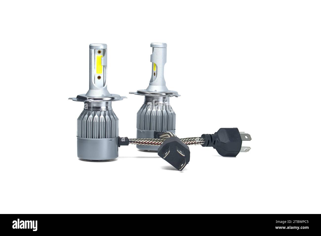 Véhicules H4 ampoules de phare à LED isolées sur fond blanc, pièces et remplacement du véhicule Banque D'Images