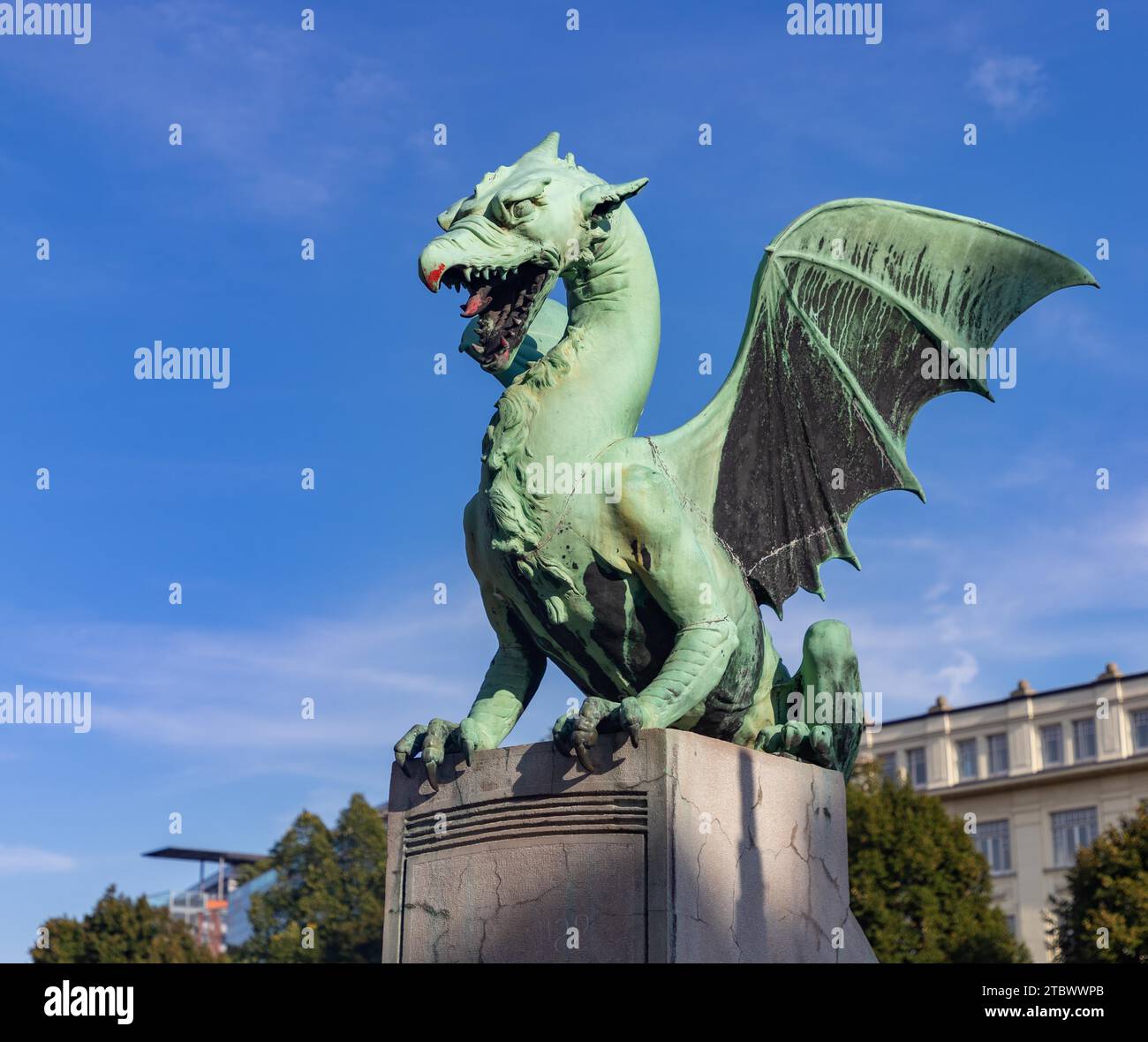 Une photo de l'un des dragons qui décorent le pont Dragon Banque D'Images