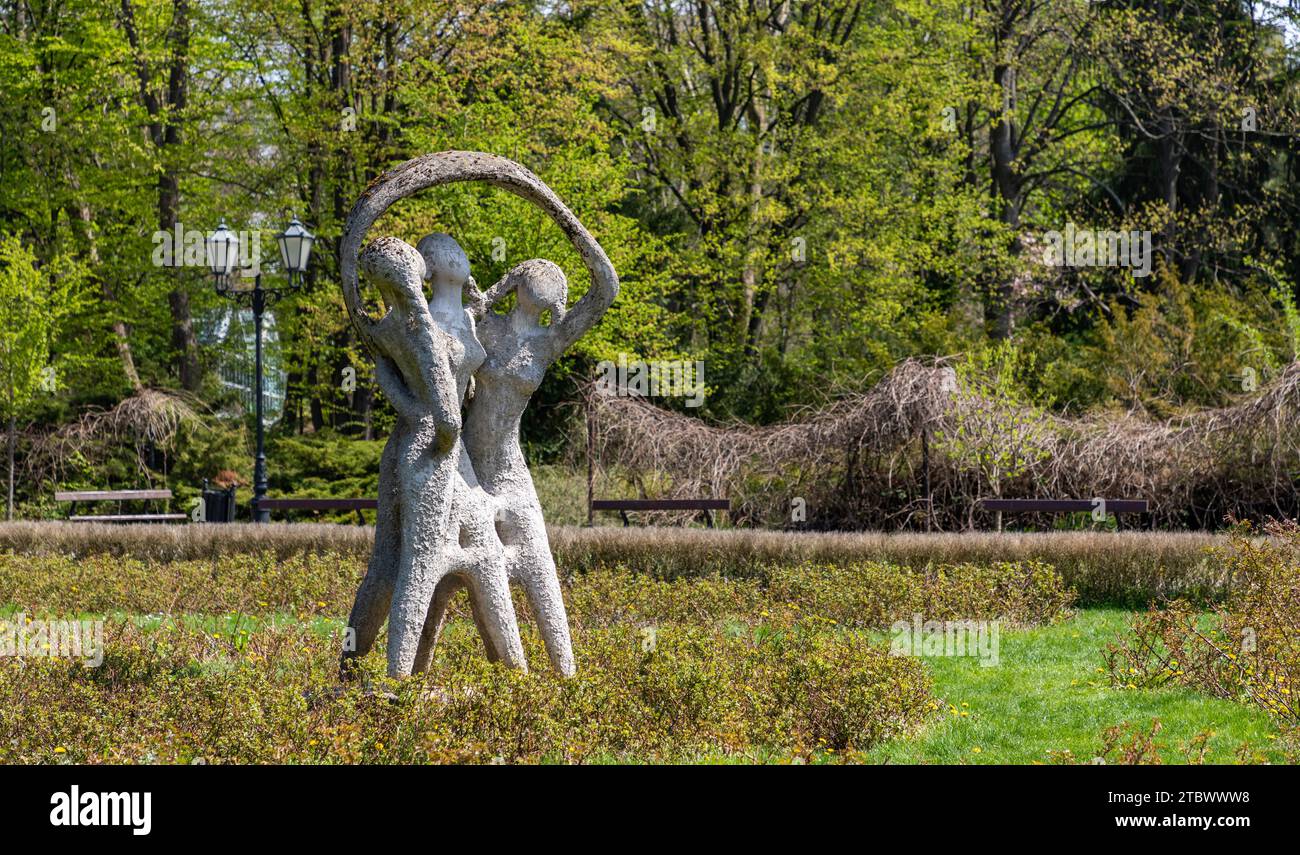 Une photo de la sculpture Kwietnik au parc ?rodliska I, dans ?od? Banque D'Images