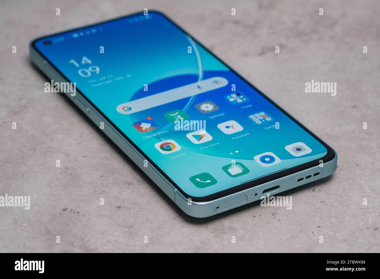 HCMC, VN - décembre 2023. Smartphone OPPO Reno 6 Pro Banque D'Images