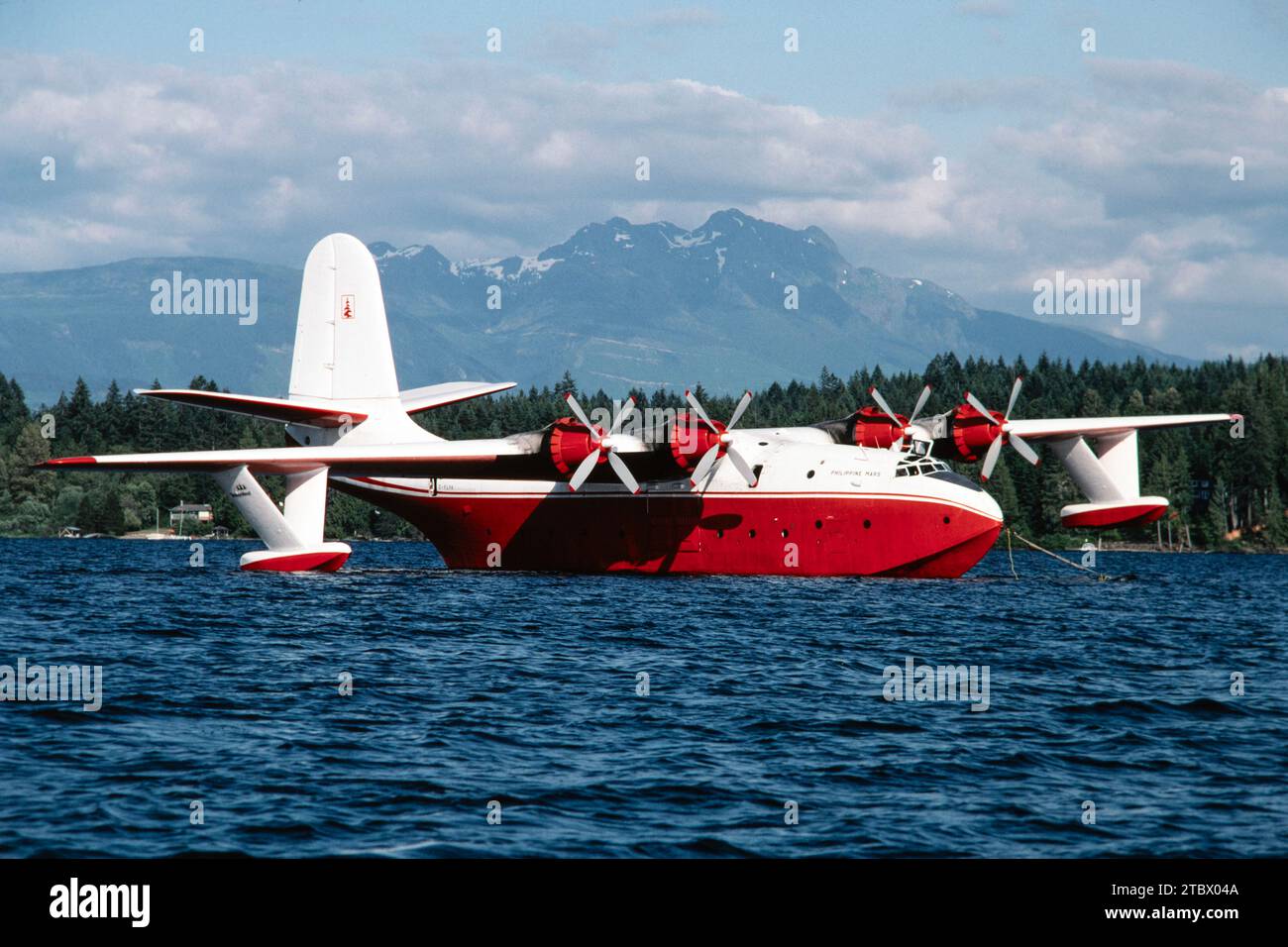 Martin JRM-3 Mars Flying Boat C-FLYK au lac Sproat en Colombie-Britannique, Canada, en 1989. Banque D'Images