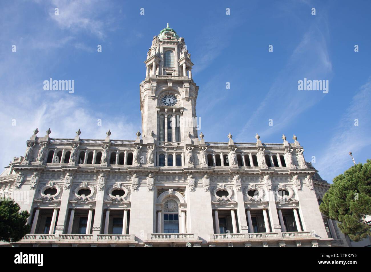 Le bâtiment monumental de l'hôtel de ville, Camara municipal à Porto, Portugal Banque D'Images