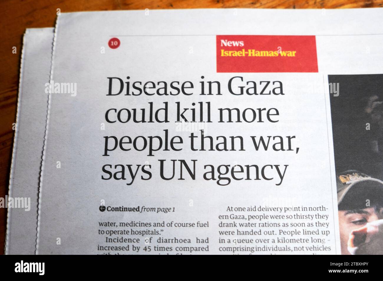"La maladie à Gaza pourrait tuer plus de gens que la guerre, dit l'agence des Nations Unies" le journal Guardian en titre Israël article de guerre du Hamas le 29 novembre 2023 Londres Royaume-Uni Banque D'Images