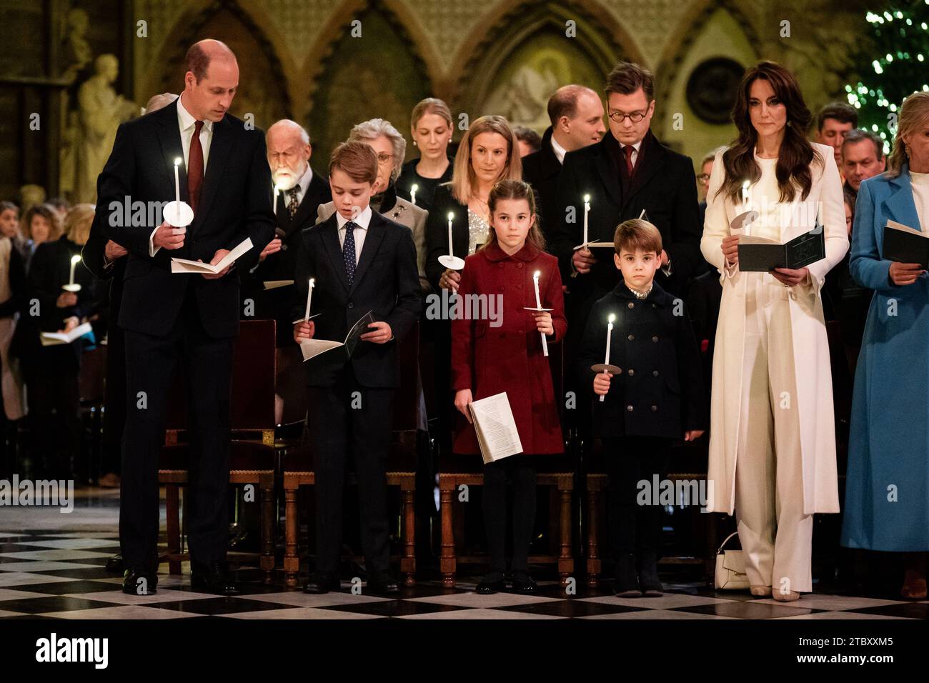 Prince de Galles, Prince George, Princesse Charlotte, Prince Louis et Princesse de Galles pendant les chants royaux - ensemble au service de Noël à l'Abbaye de Westminster à Londres. Date de la photo : Vendredi 8 décembre 2023. Banque D'Images