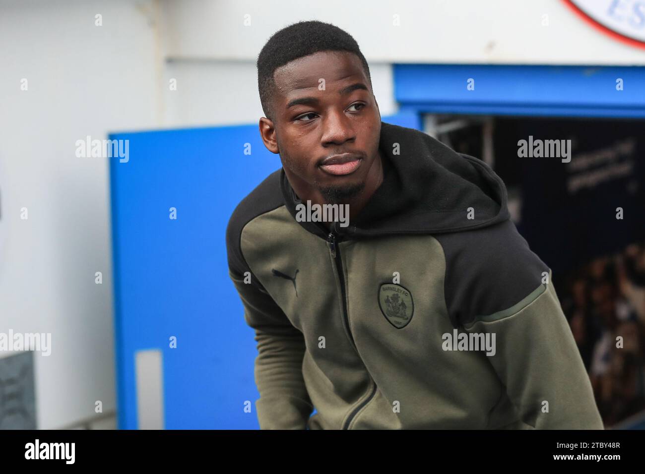 Reading, Royaume-Uni. 09 décembre 2023. Paul Cooper #13 de Barnsley arrive lors du match Sky Bet League 1 Reading vs Barnsley au Select car Leasing Stadium, Reading, Royaume-Uni, le 9 décembre 2023 (photo par Alfie Cosgrove/News Images) à Reading, Royaume-Uni le 12/9/2023. (Photo Alfie Cosgrove/News Images/Sipa USA) crédit : SIPA USA/Alamy Live News Banque D'Images