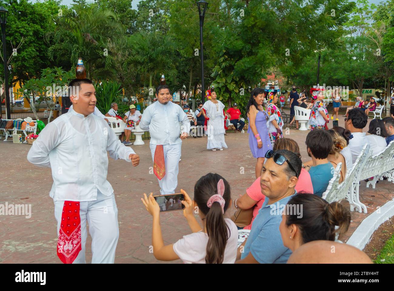 Valladolid, Yucatan, Mexique, Hupil dansant à un zocalo de Valladolid, éditorial seulement. Banque D'Images
