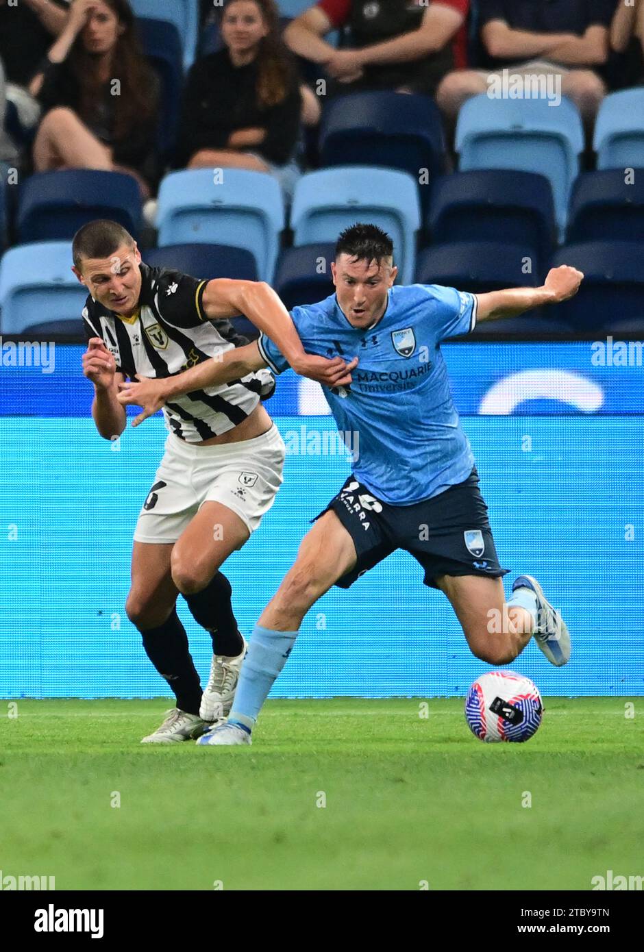 Moore Park, Australie. 09 décembre 2023. Oliver Jones (à gauche) du Macarthur FC et Joseph Lolley (à droite) du Sydney FC sont vus en action lors du 2023/24 match de la saison 7 entre le Sydney FC et le Macarthur FC qui s'est tenu à l'Allianz Stadium. Score final Macarthur FC 2:0 Sydney FC. Crédit : SOPA Images Limited/Alamy Live News Banque D'Images