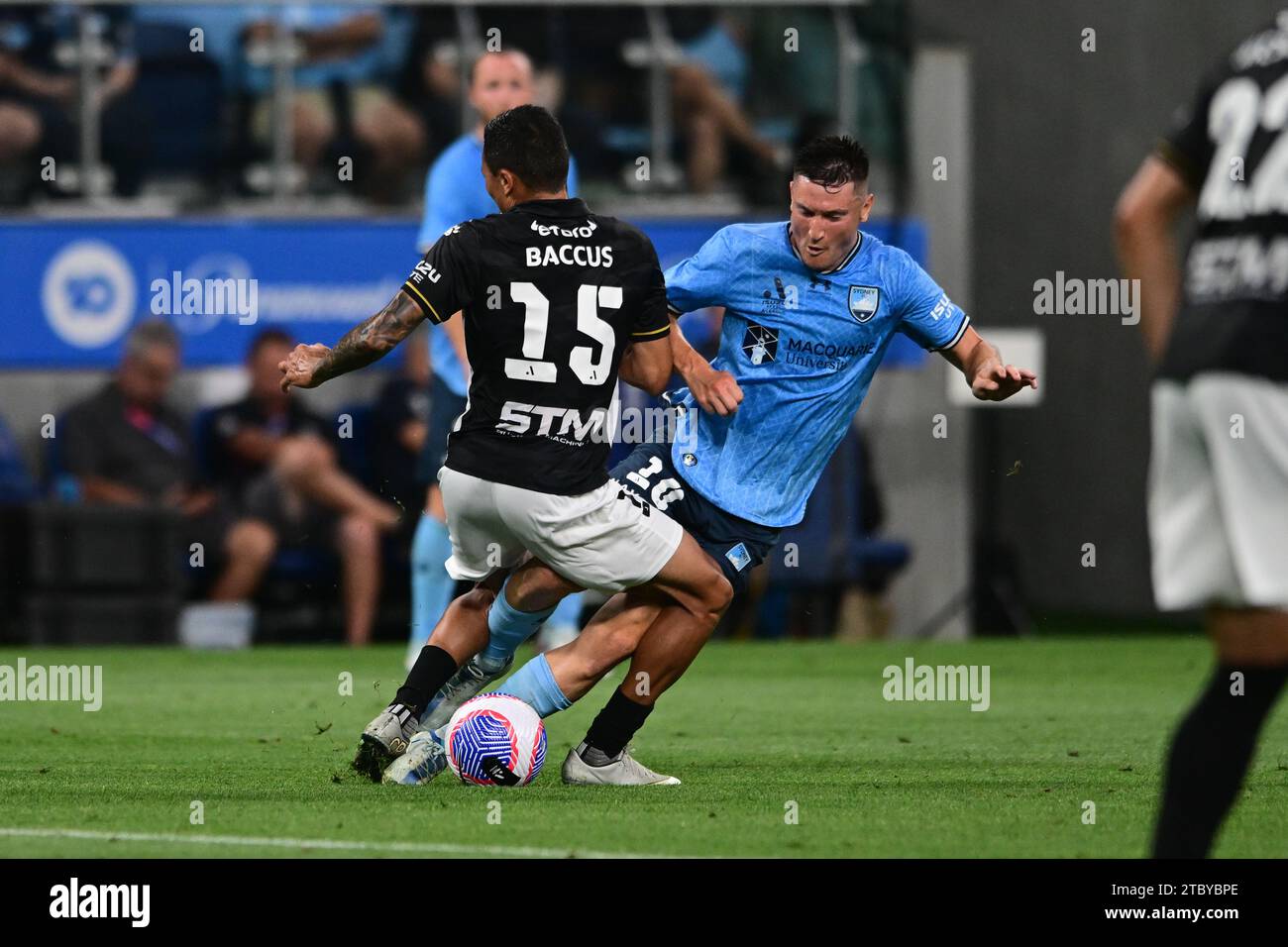 Moore Park, Australie. 09 décembre 2023. Kearyn Byron Baccus (à gauche) du Macarthur FC et Joseph Lolley (à droite) du Sydney FC sont vus en action lors du match de la saison 7 de la saison 2023/24 entre le Sydney FC et le Macarthur FC qui s'est tenu à l'Allianz Stadium. Score final Macarthur FC 2:0 Sydney FC. (Photo Luis Veniegra/SOPA Images/Sipa USA) crédit : SIPA USA/Alamy Live News Banque D'Images